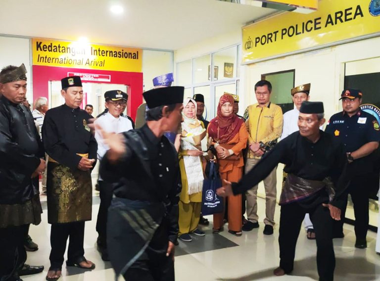 34 Wisman Perdana 2024 Tiba Di Tanjungpinang Disambut Silat Melayu