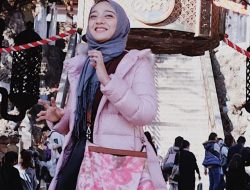 Tampilan Hijab Modis Chiki Fawzi Saat Habiskan Liburan di Jepang