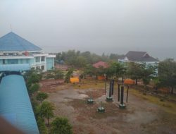 Hujan Lebat Sambut Yudisium Mahasiswa FKIP UMRAH