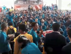 Ribuan mahasiswa se-Pulau Bintan, Kepri menggelar aksi unjuk rasa di Kantor DPRD Kepri