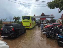 Hujan Deras Sebabkan Genangan Air di Pelabuhan Sri Bintan Pura