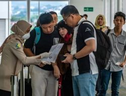 Turis China Didesak Keluar dari Ranah Minang dalam Tempo 2 x 24