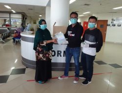 Relawan COVID-19 Tanjungpinang Serahkan Bantuan ke RSUP Kepri