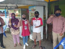 Terapkan Protokol Kesehatan, Tim Pengabdian Mahasiswa Universitas Riau (UNRI) Bagikan Handsanitizer Alami Gratis