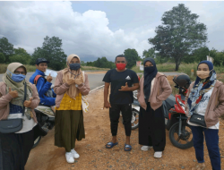 Mahasiswa Universitas Riau Bagikan 500 Masker di Kabupaten Bintan