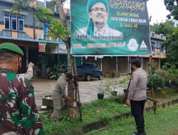 Tim Gabungan Tertibkan Spanduk dan Baliho Habib Rizieq di Bintan