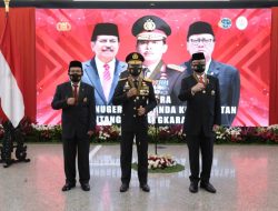 Kapolri Berikan Bintang Bhayangkara Utama kepada Menpan RB dan Menteri ATR/BPN