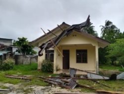 Puting Beliung Rusak Belasan Rumah di Natuna