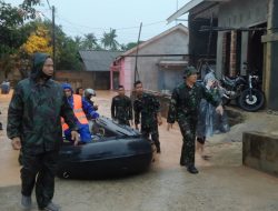 Satgas Banjir Lantamal IV Kembali  Evakuasi Sejumlah Wilayah di Tanjungpinang