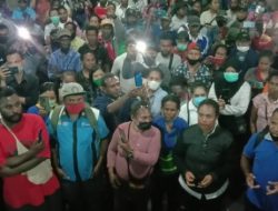 Minta Pengangkatan PNS, Ratusan Tenaga Honorer Serbu Kantor Gubernur Papua