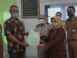 Wali Kota Tanjungpinang Bagikan 1.137 Sertifikat PTSL untuk Warga