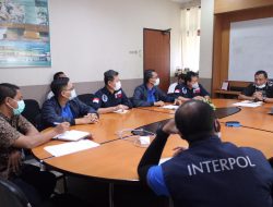 Deteksi Dugaan Pencemaran Tumpahan Minyak di Perairan Babin, DLH Batam Rapat dengan Tim Interpol Indonesia