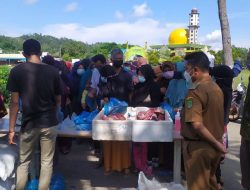 Bazar Daging Murah di Kantor Lurah Tanjung Piayu Diserbu Warga