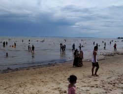Lebaran Ketiga, Warga Batam Padati Pantai Melayu 