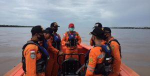 Kapal Tujuan Lingga Pecah dan Tenggelam, 9 Orang Dicari Tim SAR  