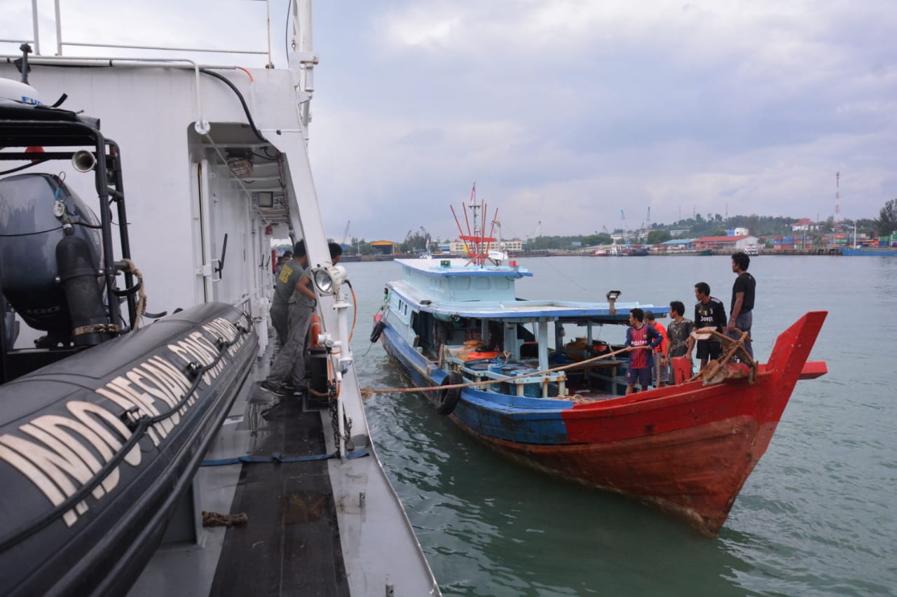 Ditangkap TLDM saat Menangkap Ikan, Bakamla RI Jemput 8 Nelayan di Perairan Perbatasan Indonesia-Malaysia