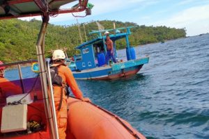 ABK KM-Singa Laut Terjatuh saat Berlabuh di Perairan Lumukutan
