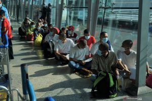 Waduh, 131 Pekerja Ilegal Lanjut Usia dan Anak Dipulangkan dari Malaysia