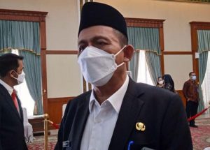 Gubernur Kepri Beri Penghargaan Kabupaten Kota Lebihi Target Vaksinasi