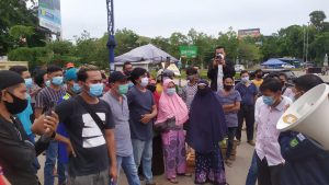 Hari Ketiga PPKM Darurat Batam, Pedagang Pasar Tiban Demo Petugas