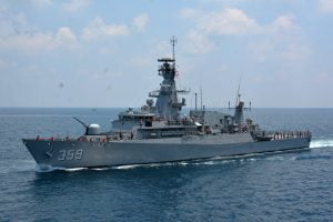 Dua Kapal Perang TNI AL Dikerahkan Cari 56 ABK Kapal Tenggelam di Kalbar