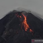Gunung Merapi Luncurkan Guguran Lava ke Barat Daya dan Tenggara