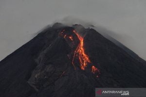 Gunung Merapi Luncurkan 35 Kali Guguran Lava Pijar pada Senin Pagi