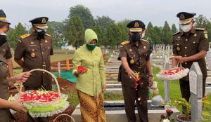 JAM Intelijen Pimpin Ziarah di TMP Kalibata, Tiga Mantan Jaksa Agung Ditaburi Bunga