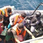 KRI Kerambit-627 Jemput Lima Nelayan yang Terdampar hingga Malaysia