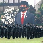 Jokowi Lantik 700 Perwira Muda TNI dan Polri