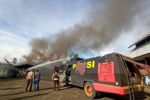 Polisi Selidiki Kebakaran Lima Bus Dinas Perhubungan Nabire