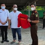 Langgar Prokes, Wabup Lampung Tengah Dihukum Bersihkan Masjid