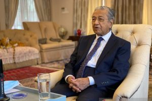 Mahathir Minta Pemerintah Tunda Pembukaan Sekolah di Malaysia