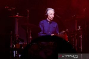 Drummer Rolling Stones Charlie Watts Tutup Usia