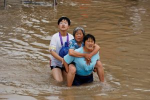Banjir Hantam Sichuan China, 80 Ribu Orang Diungsikan