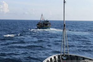KRI Kerambit-627 Tangkap Kapal Ikan Asal Vietnam di Laut Natuna