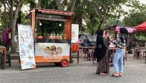 Pedagang Kuliner Bundaran Tugu Keris Pekanbaru Mulai Bergeliat