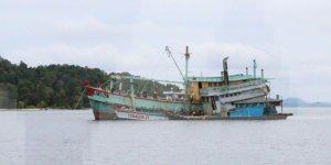 Jaksa Eksekusi Penenggelaman Tiga Kapal Ikan Asing di Pulau Pengalap Batam