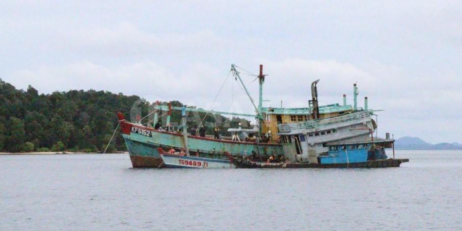 Jaksa Eksekusi Penenggelaman Tiga Kapal Ikan Asing di Pulau Pengalap