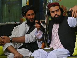 Aturan Terbaru Taliban: Selfie Juga Dilarang Keras