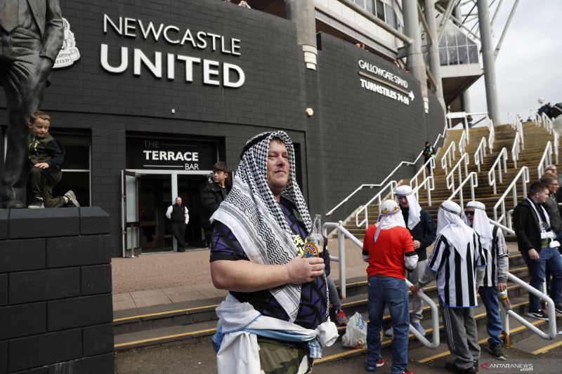 Newcastle Desak Suporter Kurangi Kenakan Pakaian Arab