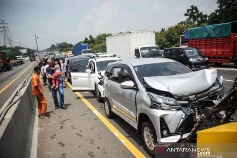 Kecelakaan Beruntun Terjadi di Tol Jakarta-Cikampek, 11 Kenderaan Terlibat