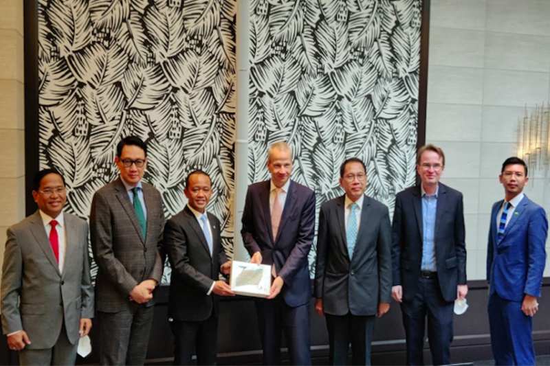 Menteri Bahlil Lobi Perusahaan Besar Jerman untuk Investasi di Indonesia