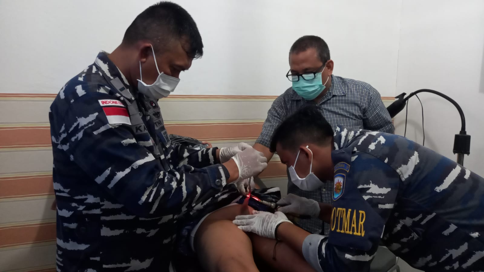 Hari Kesehatan TNI AL, Lanal Ranai Sunat 19 Anak di Natuna