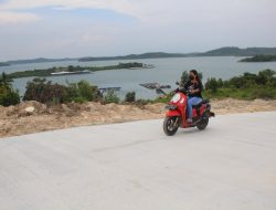 Dibangun Akses Jalan, Warga Kampung Teluk Air Riang Gembira