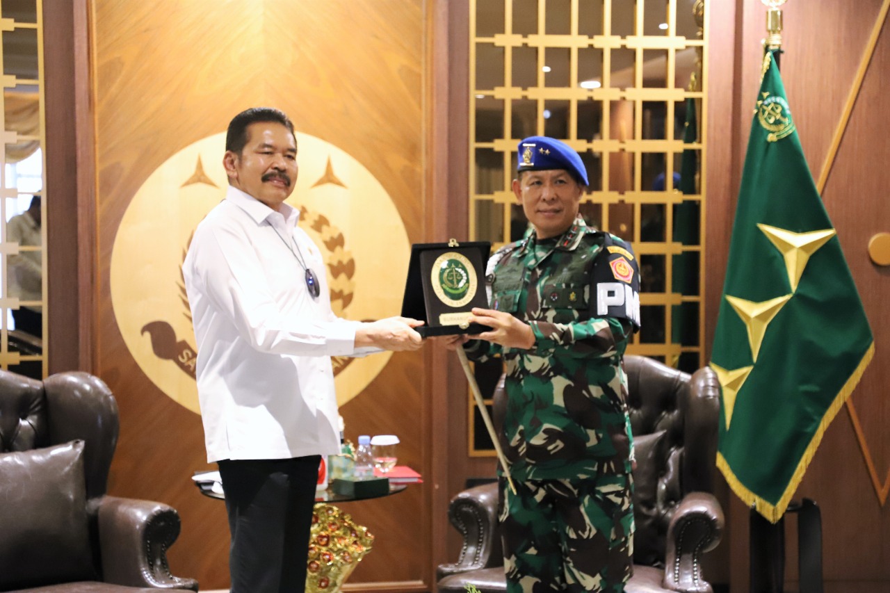 Komandan Puspom TNI Kunjungi Jaksa Agung, Ini Pembahasan Hangatnya
