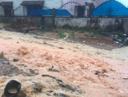 Hujan Sebentar, Rumah Warga di Jalan Transito Tanjungpinang Kena Banjir Lumpur