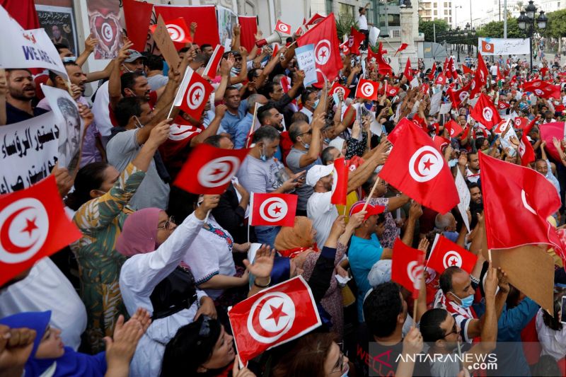 Protes Presiden Kais Saied, Ribuan Warga Tunisia Turun ke Jalan