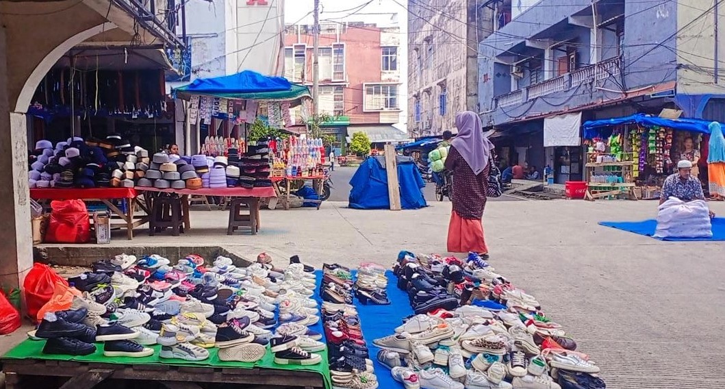 Berburu Barang Branded di Pasar Jongkok Tembilahan