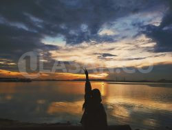 Menikmati Sunset dari Pantai Marina Batam